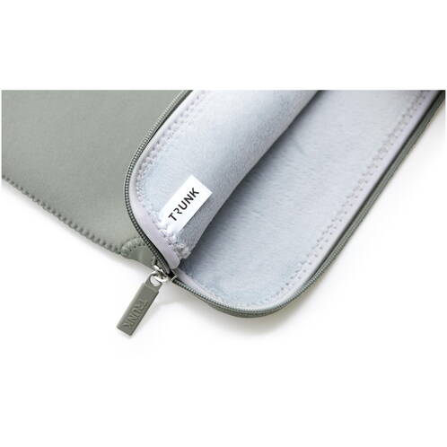 Trunk-Neopren-Sleeve-MB-Air-13-M5-2026-Salbei-07.jpg