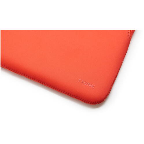 Trunk-Neopren-Sleeve-MB-Air-13-M5-2026-Grenadine-04.jpg Trunk-Neopren-Sleeve-MB-Air-13-M5-2026-Grenadine-04.jpg