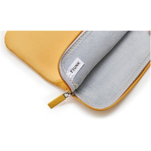 Trunk-Neopren-Sleeve-MB-Air-13-M5-2026-Gelb-07.jpg Trunk-Neopren-Sleeve-MB-Air-13-M5-2026-Gelb-07.jpg