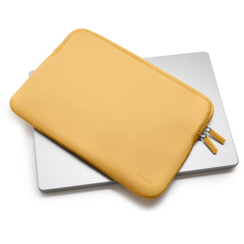 Trunk-Neopren-Sleeve-MB-Air-13-M5-2026-Gelb-08.jpg Trunk-Neopren-Sleeve-MB-Air-13-M5-2026-Gelb-08.jpg