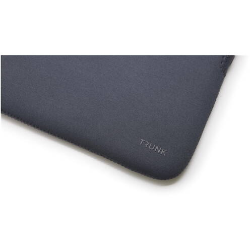 Trunk-Neopren-Sleeve-MB-Air-13-M5-2026-Blau-04.jpg Trunk-Neopren-Sleeve-MB-Air-13-M5-2026-Blau-04.jpg
