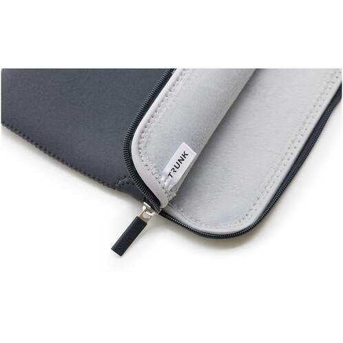 Trunk-Neopren-Sleeve-MB-Air-13-M5-2026-Blau-07.jpg Trunk-Neopren-Sleeve-MB-Air-13-M5-2026-Blau-07.jpg