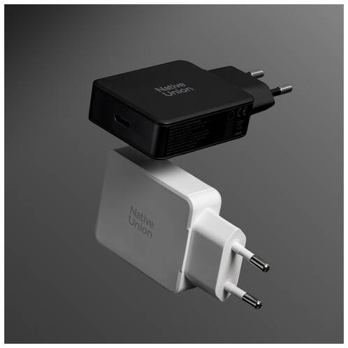 Native-Union-Pocket-GaN-70-W-USB-C-Power-Adapter-USB-C-Schwarz-05.jpg