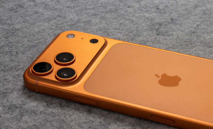 iPhone 17 Pro in Orange