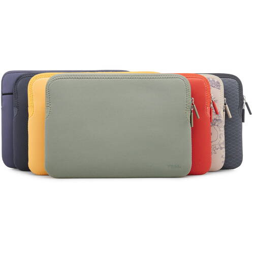 Trunk-Neopren-Sleeve-MB-Air-13-M5-2026-Salbei-10.jpg Trunk-Neopren-Sleeve-MB-Air-13-M5-2026-Salbei-10.jpg