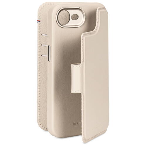 Decoded-Leder-Wallet-2-in-1-mit-MagSafe-iPhone-17e-Clay-08.jpg