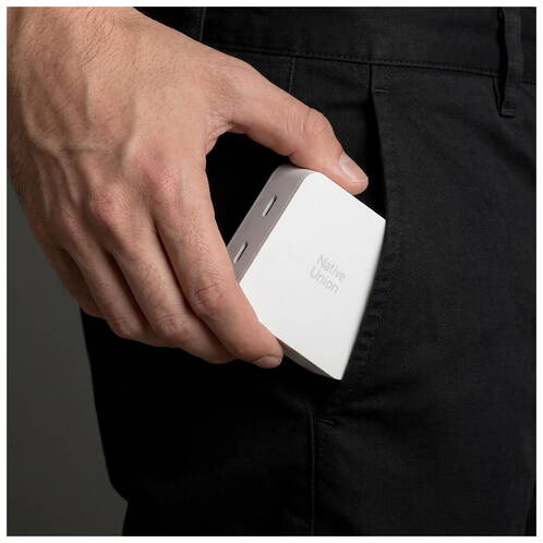 Native-Union-Pocket-GaN-100-W-USB-A-USB-C-Power-Adapter-Dual-USB-C-Schwarz-06.jpg