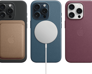 Des iPhone 15 montrant des accessoires MagSafe